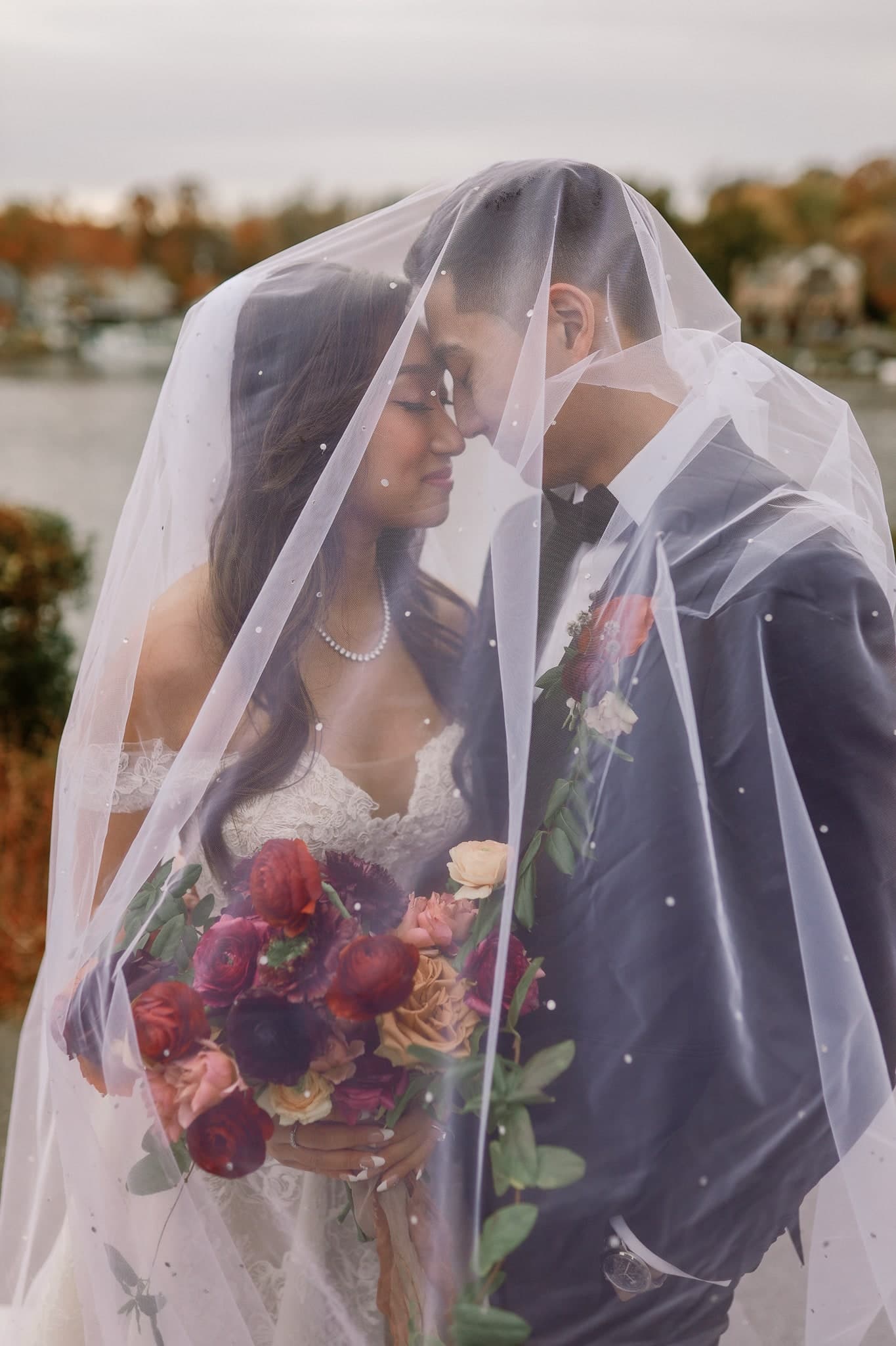 A kiss beneath the veil by the lake
